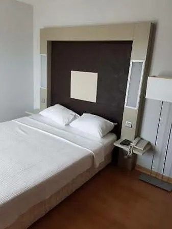 Ξενοδοχείο Maira Beach 5*